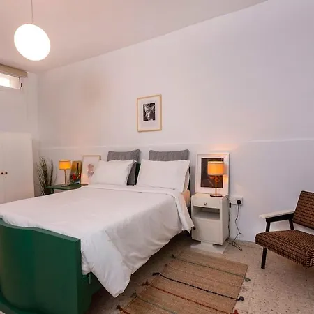 Two Bedroom Garden In Quiet Street