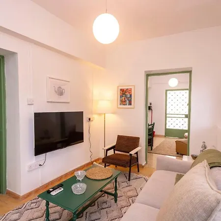 Nyaraló Two Bedroom Garden In Quiet Street Limassol