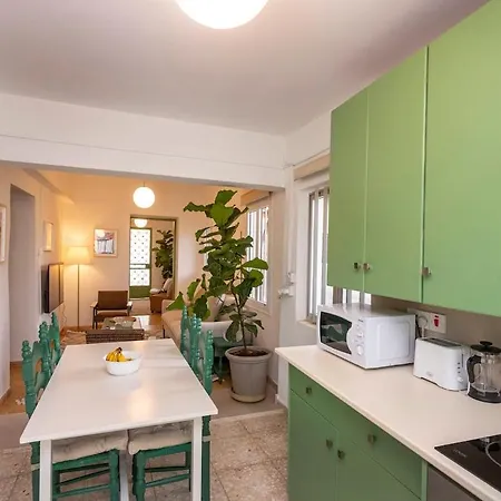 Nyaraló Two Bedroom Garden In Quiet Street