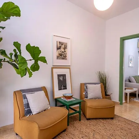 Nyaraló Two Bedroom Garden In Quiet Street
