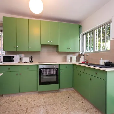 Nyaraló Two Bedroom Garden In Quiet Street