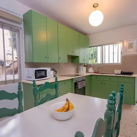Semesterbostad Two Bedroom Garden In Quiet Street