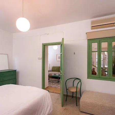 Two Bedroom Garden In Quiet Street Semesterbostad