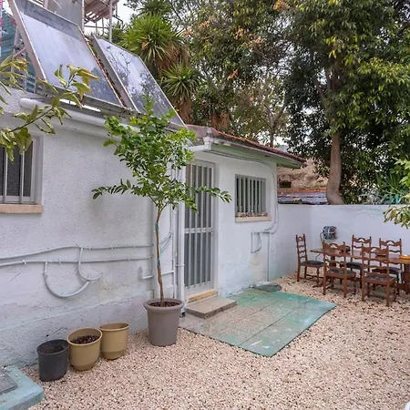 Two Bedroom Garden In Quiet Street Semesterbostad