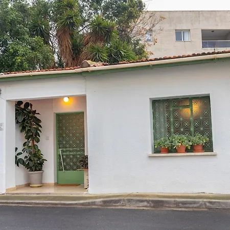 Semesterbostad Two Bedroom Garden In Quiet Street *